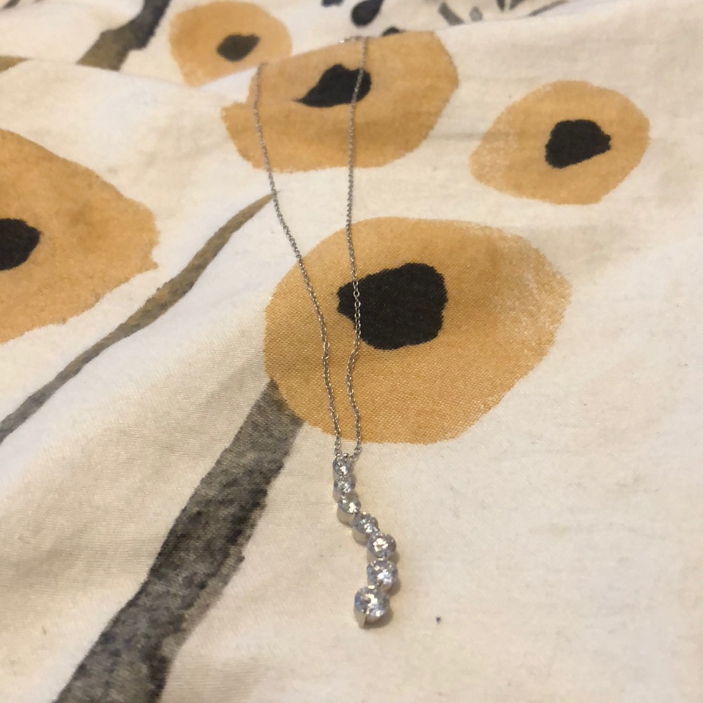 Neckless - Picture 2 of 3